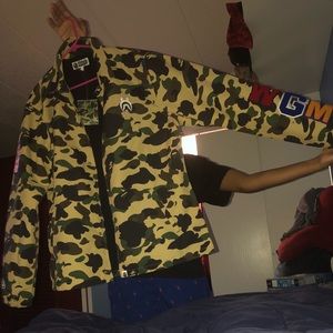 Im selling a xl Bape jacket